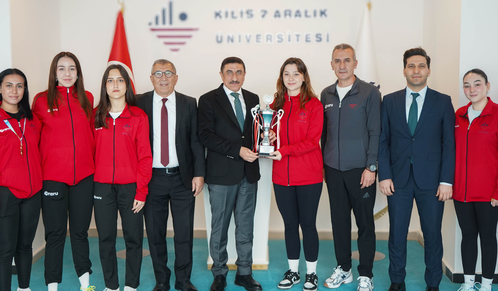 Finalist Kadın Voleybol Takımımız Rektörümüzü Ziyaret Etti